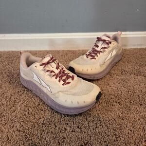 Altra outroad trail running shoes comfort sneakers womens 9.5